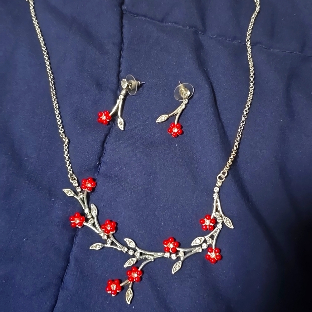 Women's necklace and earrings set adjustable length